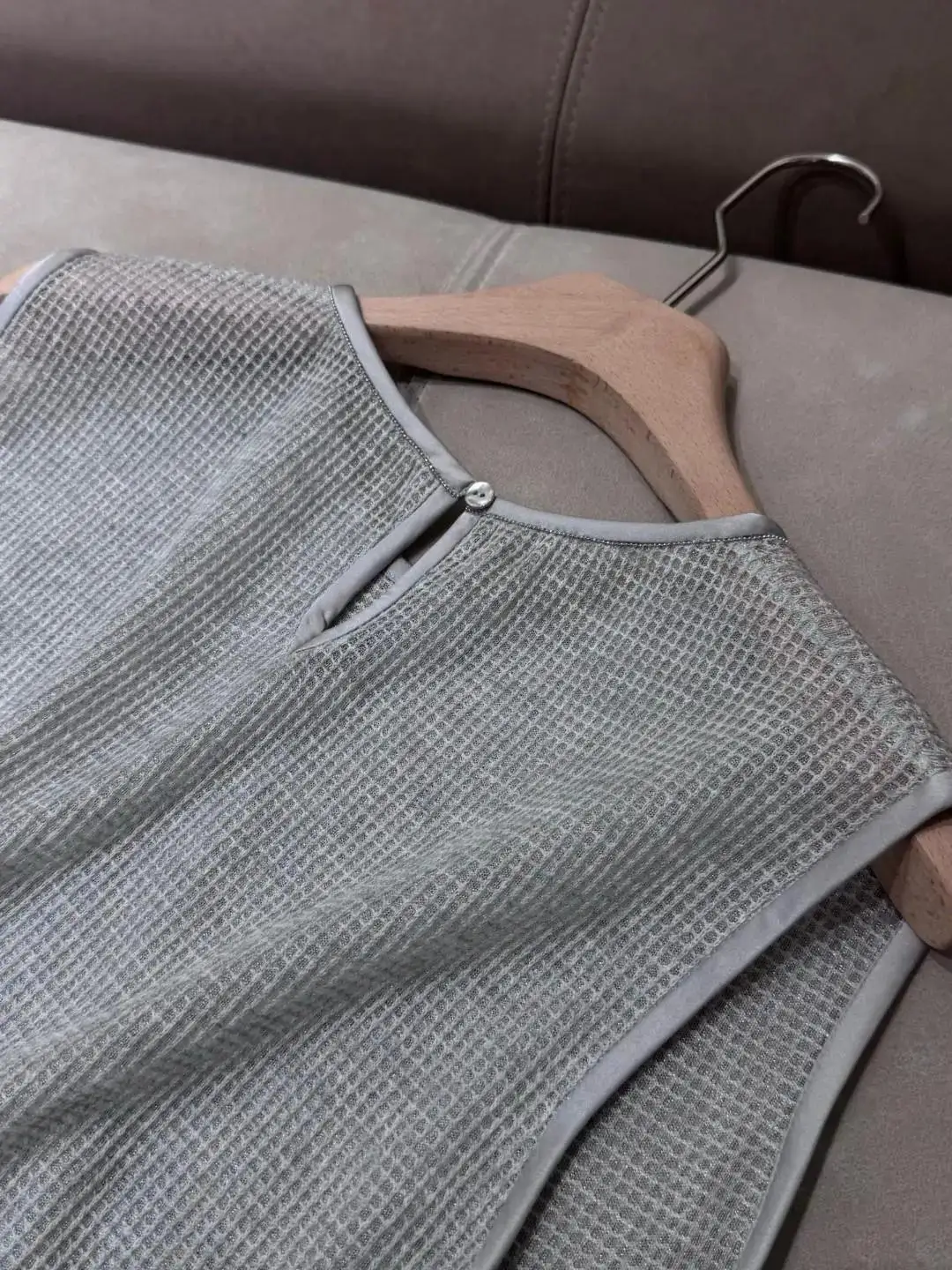 Einfarbige, ärmellose, vielseitige Strickweste für Damen mit Rundhalsausschnitt