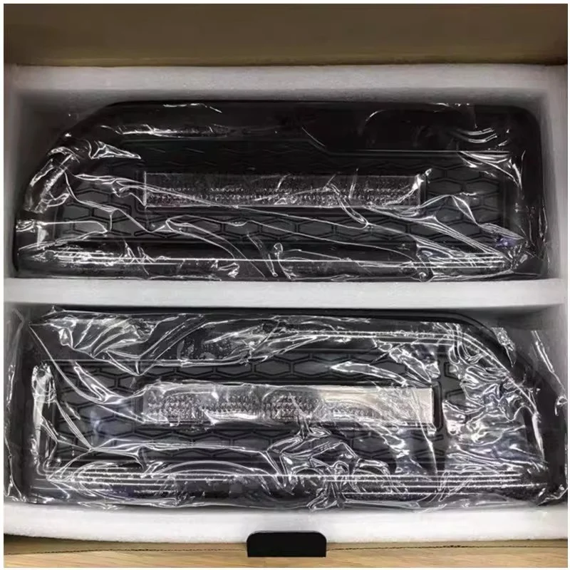 

Комплект задних фонарей для Suzuki Jimny 2018-2022 с улучшенными функциями: дневные ходовые огни, указатели поворота, стоп-сигналы.