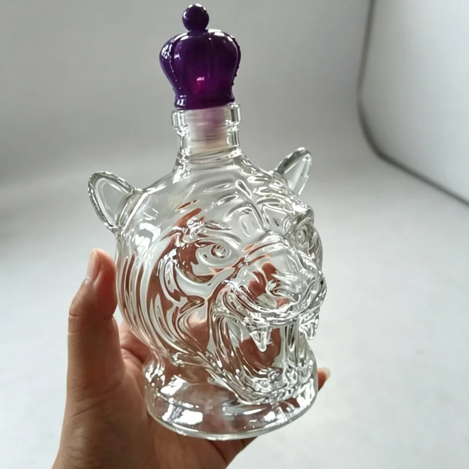 Hand Blown 3D Tiger Shaped Glass Liquor Decanter Bottle with Crown Cap, Clear Spirit Vessel for Whiskey Brandy, Table