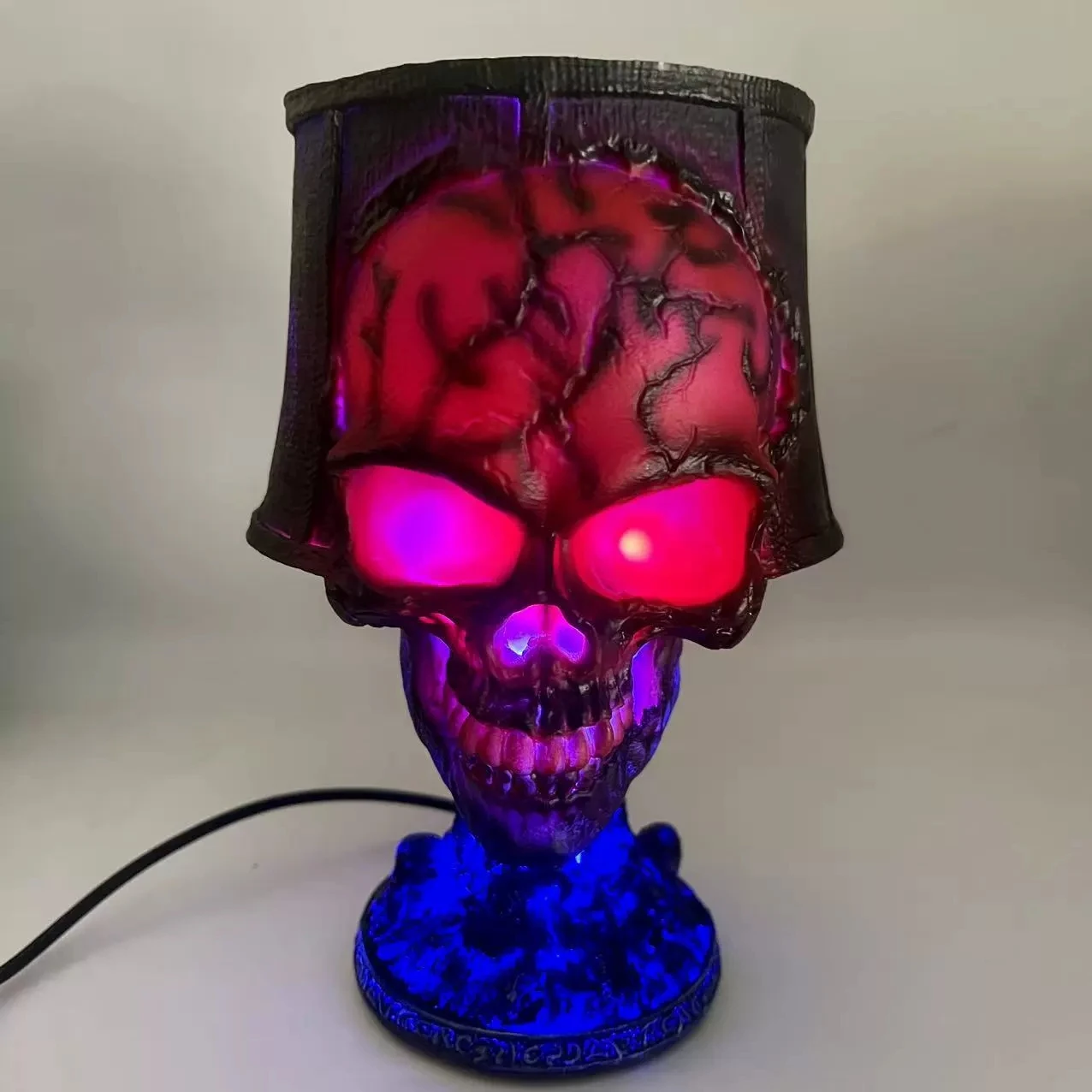 Halloween Ghost Festival Resin Skull Light, Outdoor Garden Yard Decor Lamp, Spooky Holiday Decoration Ornament Craft