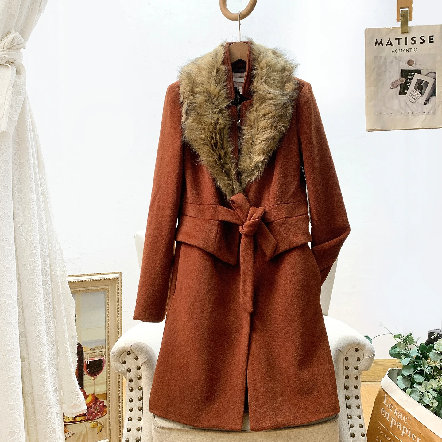 Retro British Style Women's Woolen Coat Medium Length Faux Fur Collar Belted Outerwear Winter Fashion Thickened Polyester