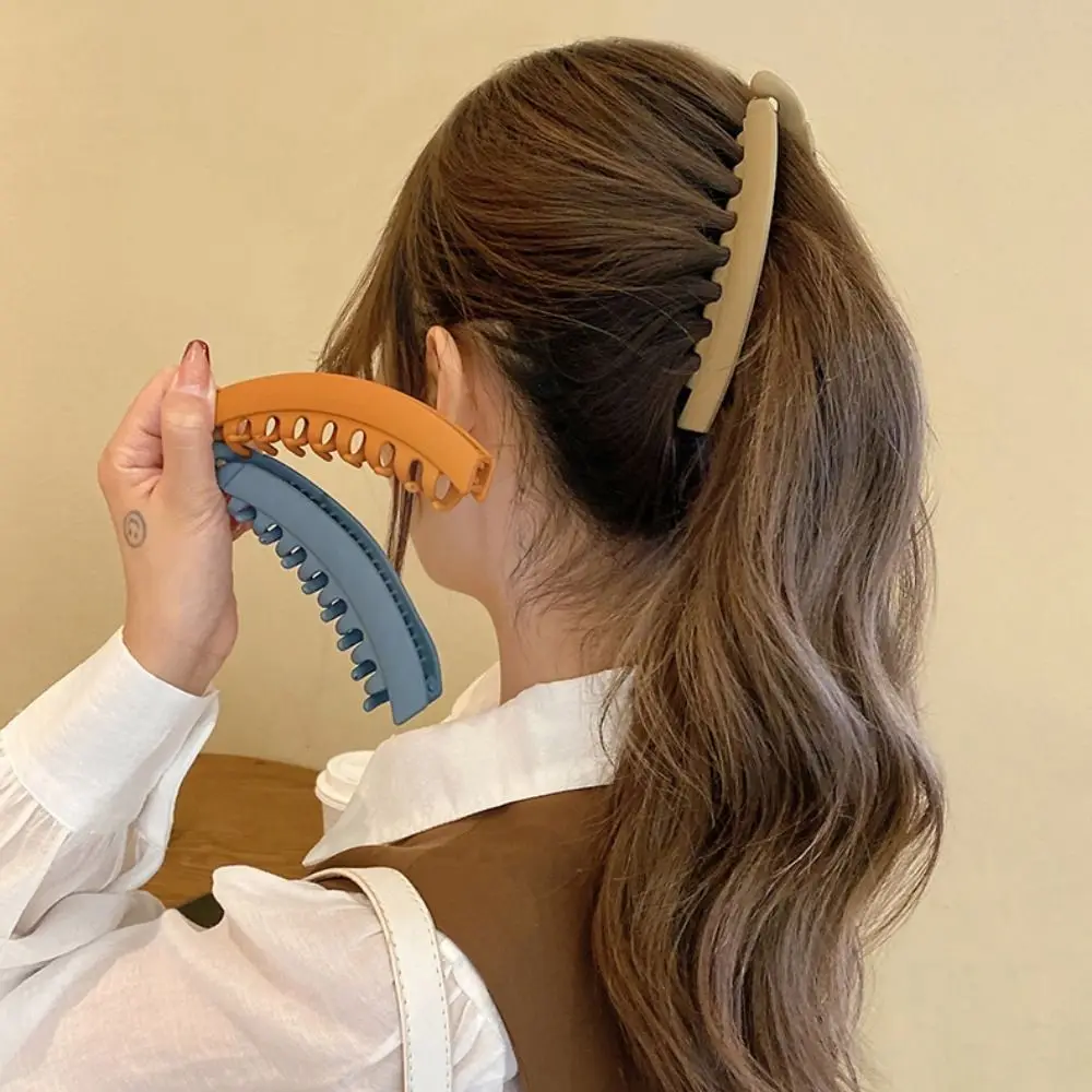 Clip de plátano de Color sólido para niñas, pasador de garra antideslizante mate, tocado Vertical, nuevo