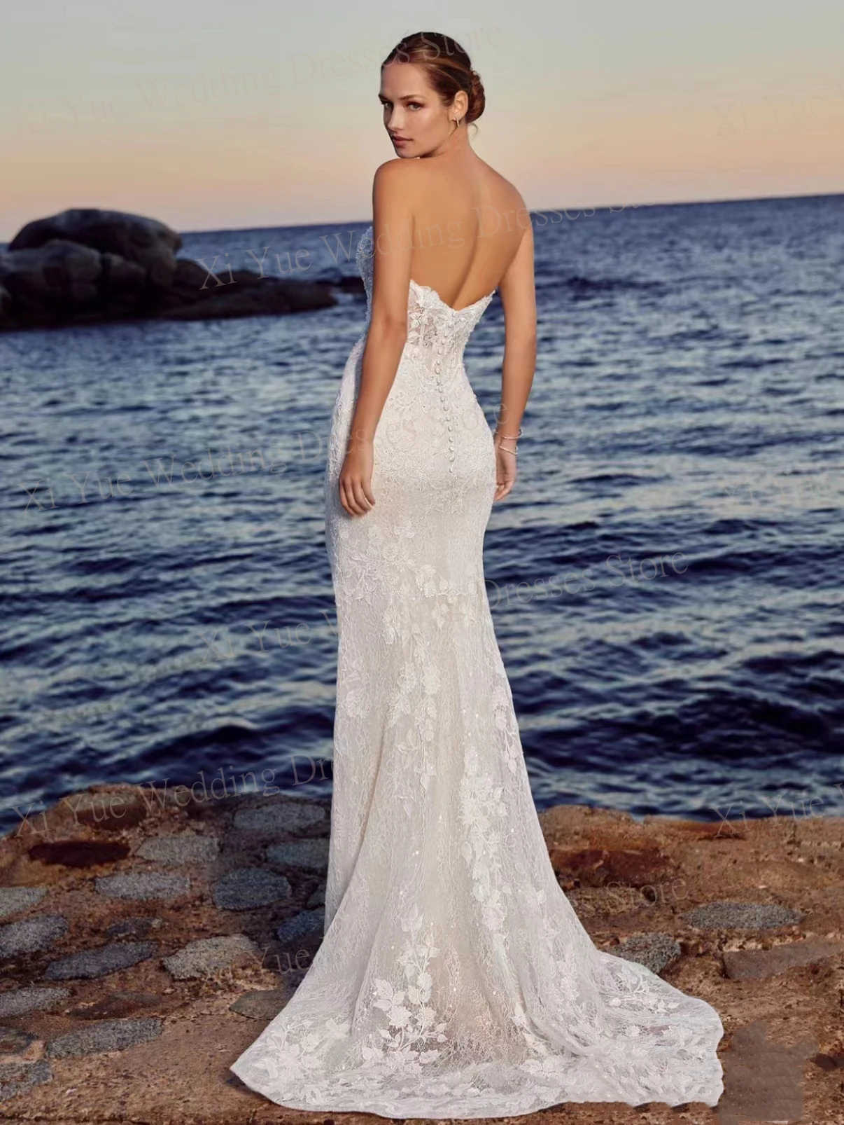 Abiti da sposa sexy con scollo a cuore Eleganti applicazioni in pizzo senza schienale Sweep Train Abiti da sposa Sirena vintage senza maniche personalizzata