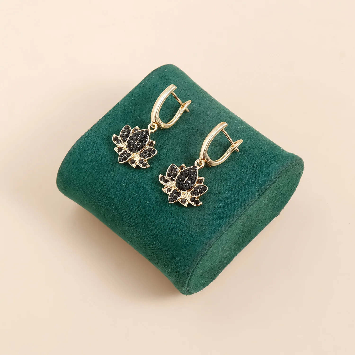 Collar Bone Chain Dark Gothic Girl Style Exquisite Rhinestone Flower Imitation Pearl Pendant Earring Set Fashionable Elegance