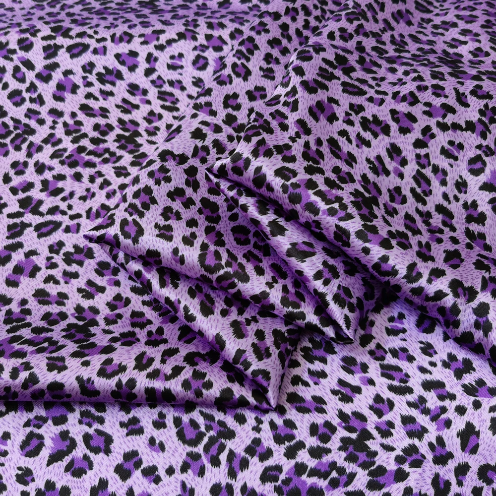 1 Meter x 1,48 Meter Afrika-Leopardenmuster Satinstoff für Schals, Kleider, Pyjamas und Futter – Detail 23