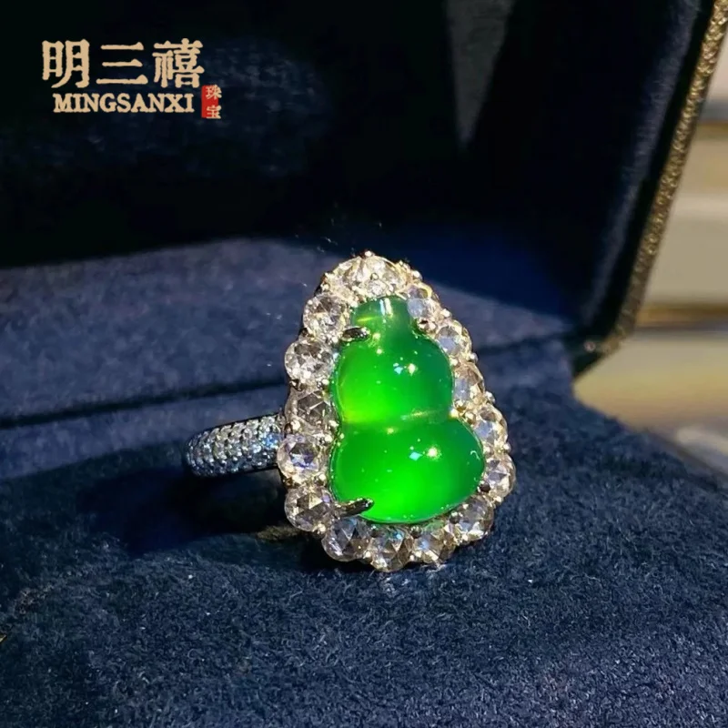 

Женское кольцо в форме тыквы из натурального халцедона, посеребренное, с тонкой инкрустацией ярко-зелеными камнями, регулируемое.