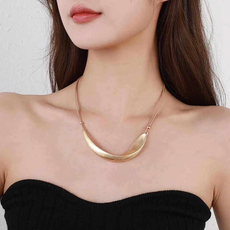 Punk Necklaces for Women Luxurious Chunky Clavicle Chain Geometric Cool Choker Irregular Collars Chian Christmas Jewelry Gifts