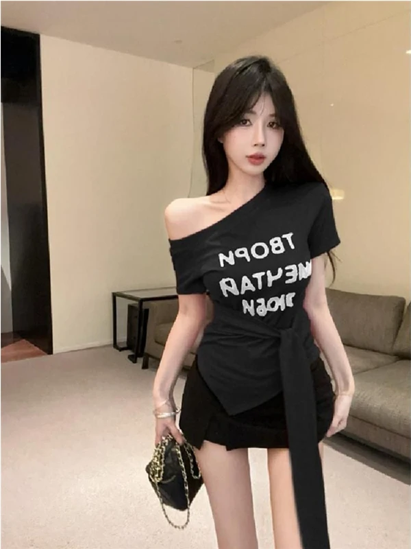 Trendy ort Sve oulder Bared Women's T-irt Spicy Girl Design Unique Waist Cinching Summer Faionable Top