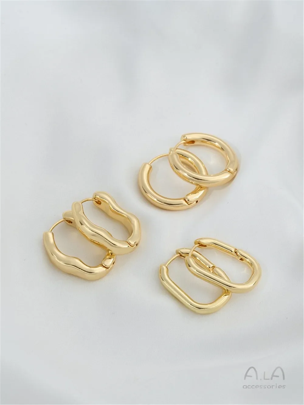 

14K Thick Gold Wrapped Round Oval Lava Shaped Earrings Light Fried Dough Twists Earrings Advanced Metal Earrings F408