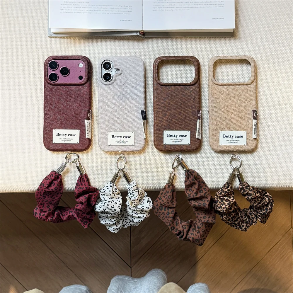 Kawaii Ins Retro Leopard Print Fabric Phone Case With Matching Leopard Winter Cover for iPhone 18 17 16 15 Pro Max Fundas Korea
