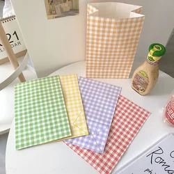 25/50/100 Stuks Kleur Geruite Kraftpapier Zakken Diy Gift Bag Staande Papieren Zak Verjaardagsfeestje Afstuderen kerstcadeau Zakken