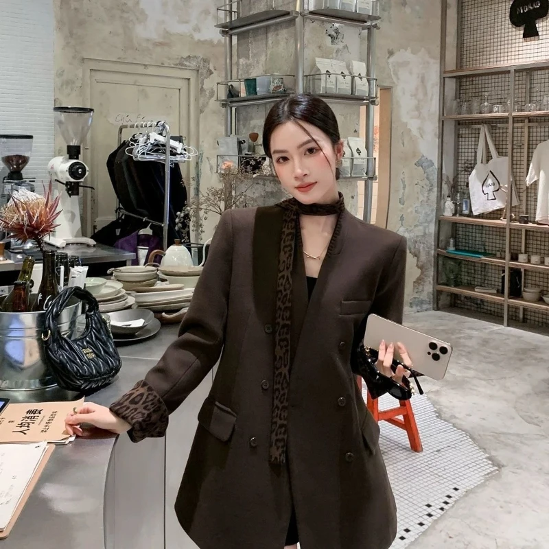 

2026 Spring Fashion New Women's Elegant High End Suit Coat Design Sense Leopard Pattern Casual Loose Professional Women's Suit