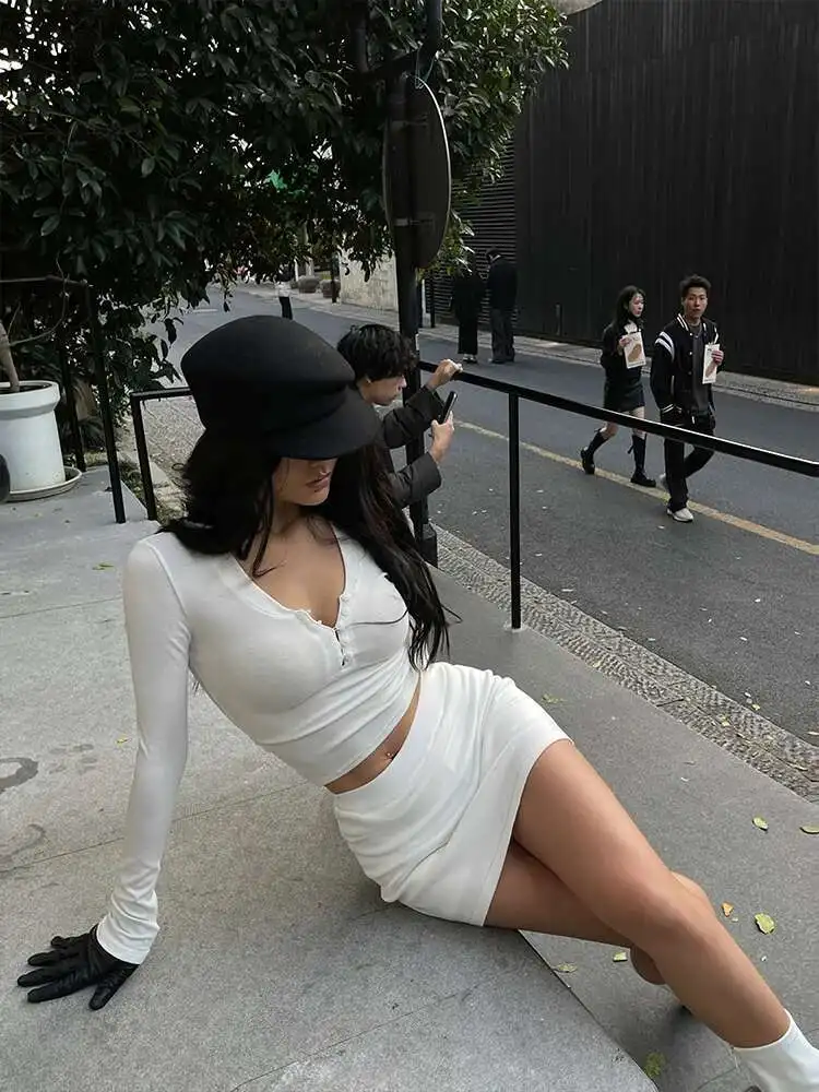 WOMENGAGA فتاة حار الخامس الرقبة طويلة الأكمام تي شيرت قصير للنساء الخريف جديد سليم أسفل تي شيرت موضة مثير المرأة Y2G5