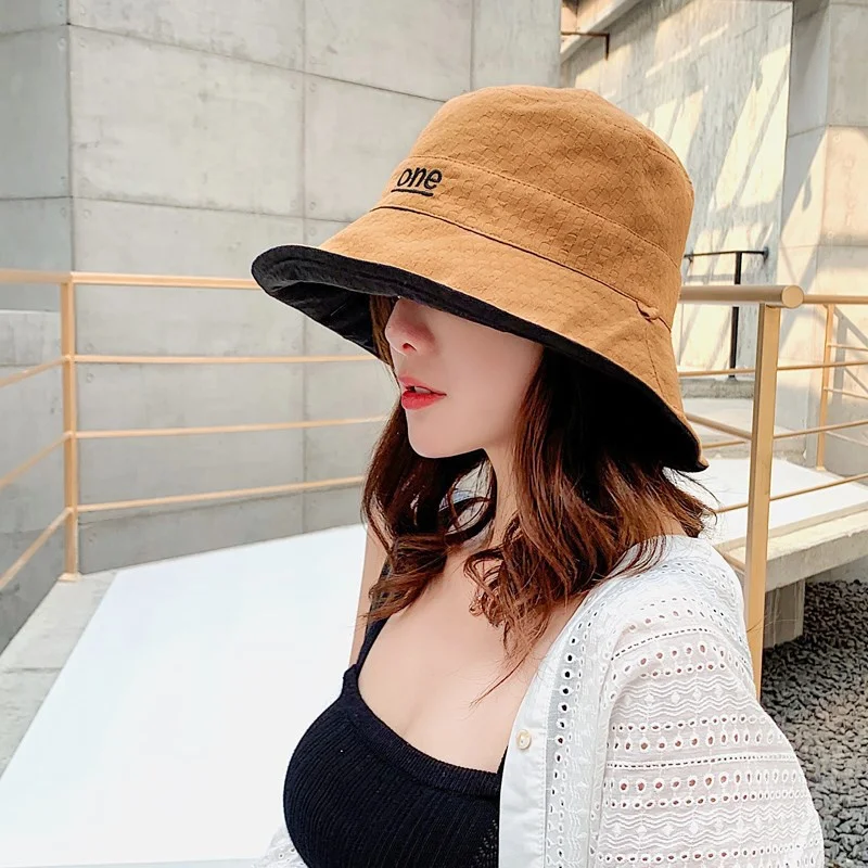 قبعة نسائية 'ONE' مطرزة بحروف على الوجهين من القطن