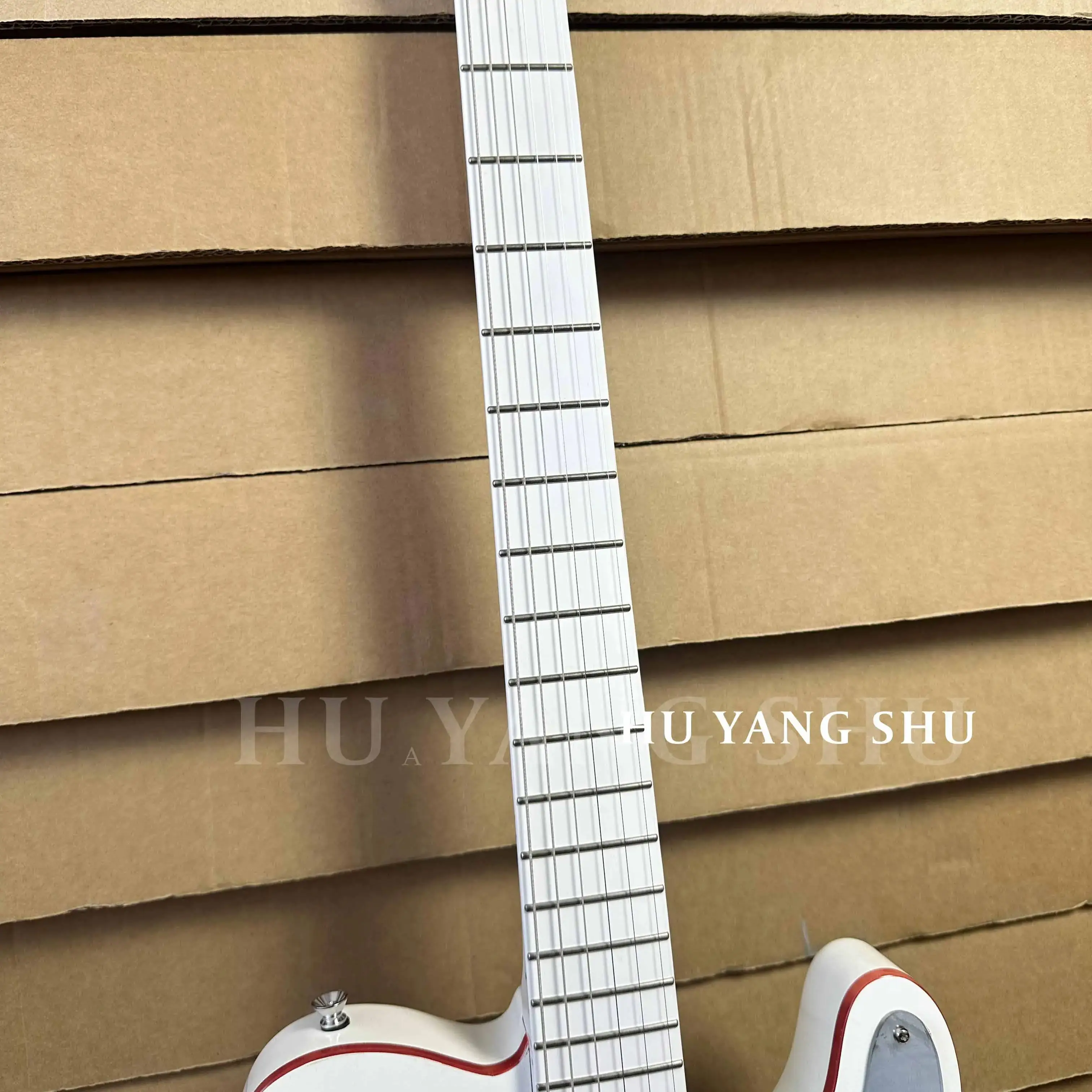 Benutzerdefinierte TL John 5 Signature Ghost E-Gitarre, weiße H-H-Tonabnehmer, roter Knopf, kostenloser Versand