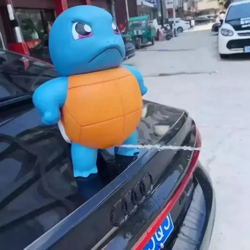 Pokemon Figurka Spray Water Squirtle Anime Figurki Samochód Squirtle Orname Śliczna statuetka Model Zabawki Ozdoba samochodu Prezent świąteczny