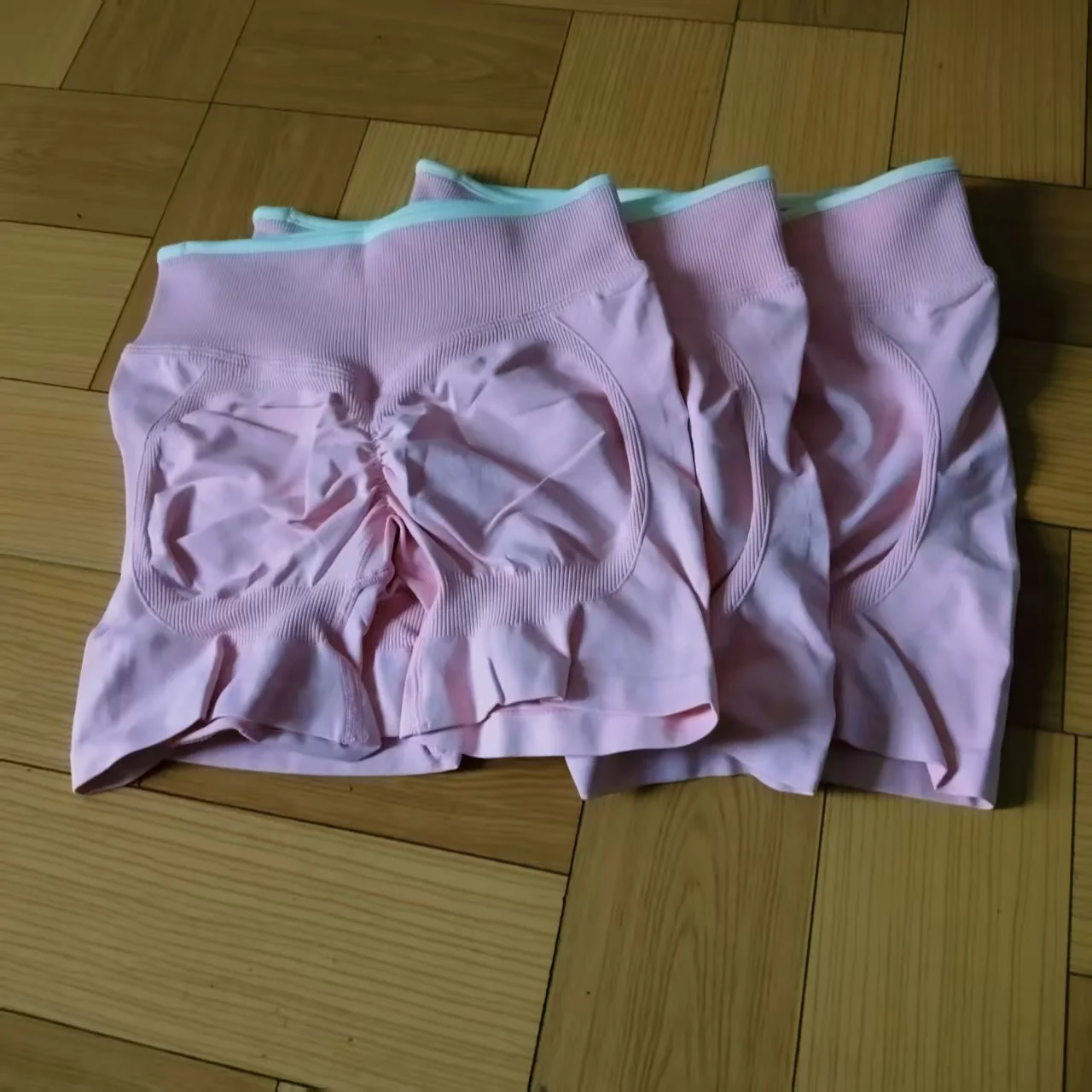 

TEV1O LOGO Seamless Tight Yoga Shorts Peach Hips Sports Shorts Running Sports Fitness Pants Women 3 Packs Shorts