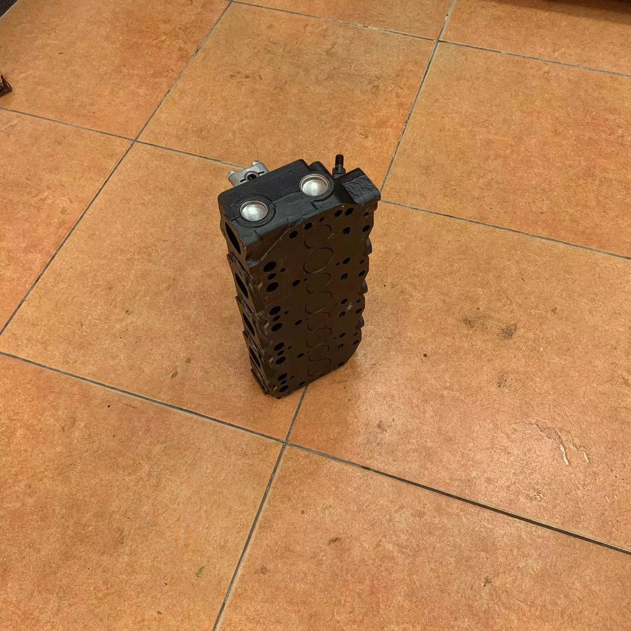 Used Engine Cylinder Head QD32T Second-hand Cylinder Head Spare Parts