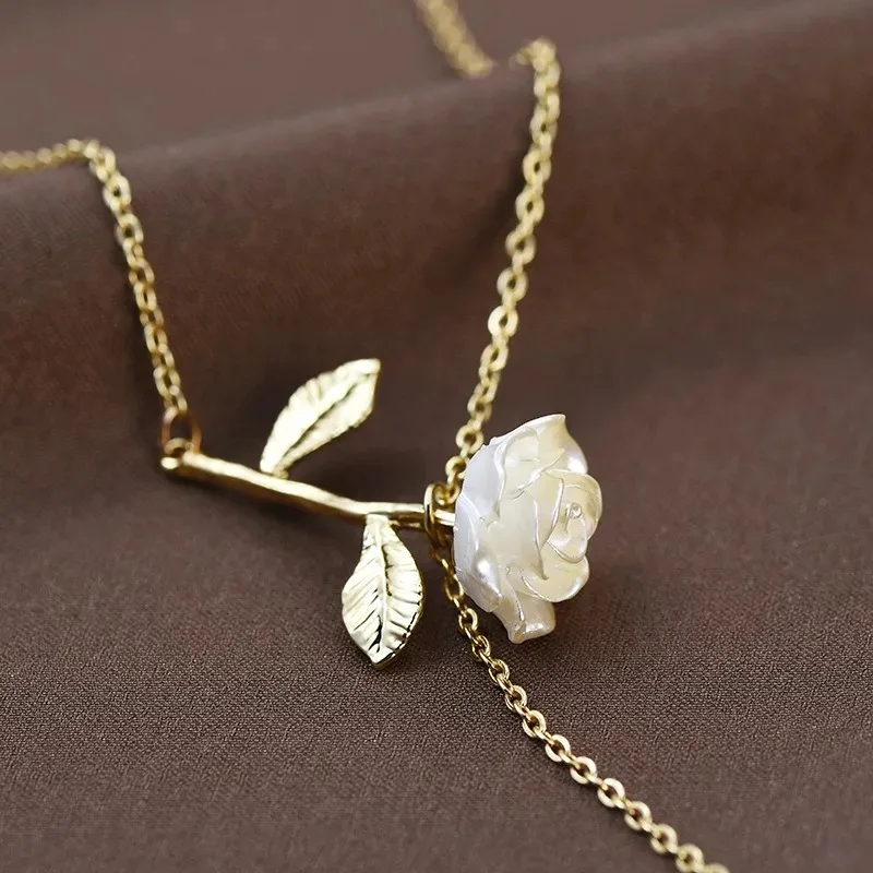 

Fashionable rose necklace, white and fresh collarbone chain, gentle water drop pendant necklace, retro necklace