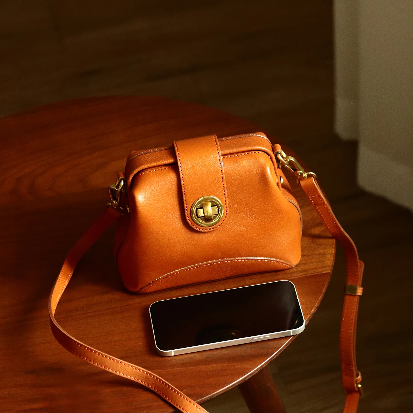 

Сумка Peawar ручной работы из натуральной кожи, винтажная, коричневая, для женщин, из телячьей кожи, маленькая, мягкая, с застежкой-молнией