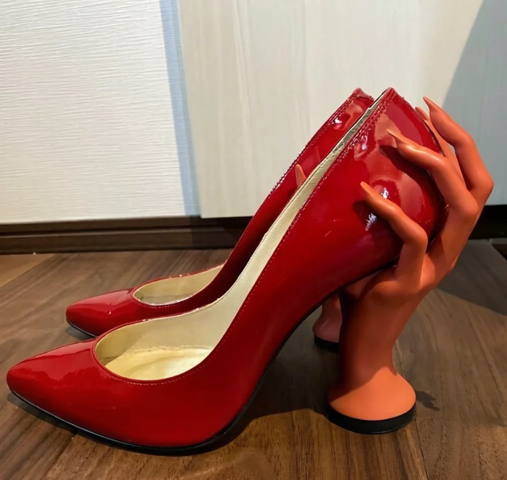 Minimalist Style Patent Leather Pointed Toe Pumps Unique Hand Heel Design Glossy Upper Fashion-Forward Looks for Runway