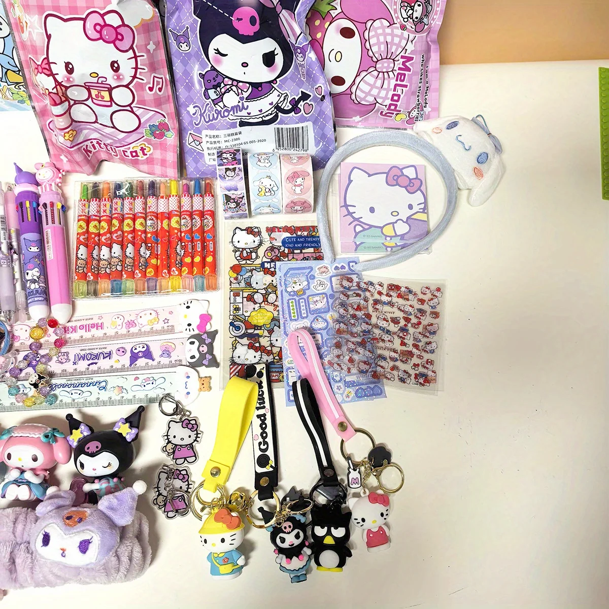 

(Authorized) Sanrio cartoon product gift bag, containing 4-6 different products, suitable for party gifts, student prizes, birth