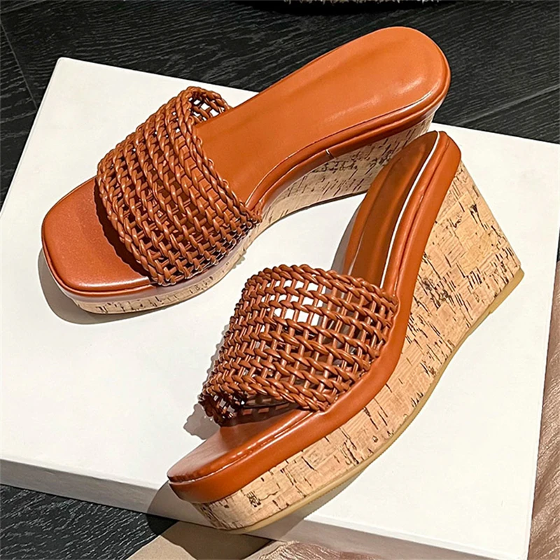 

Летние дизайнерские женские шлепанцы Aneikeh на высоком каблуке с эффектом дерева, с вырезами, дышащие, модные, на платформе, на танкетке