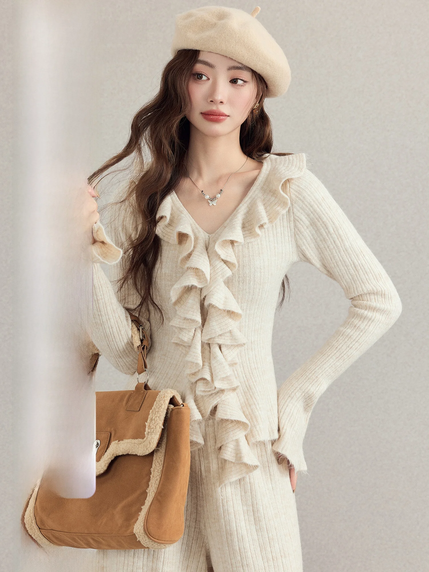 

Женский вязаный свитер Meng Xiaoqi Pure Desire с длинным рукавом и V-образным вырезом, осенняя коллекция, дизайнерский топ с разрезами