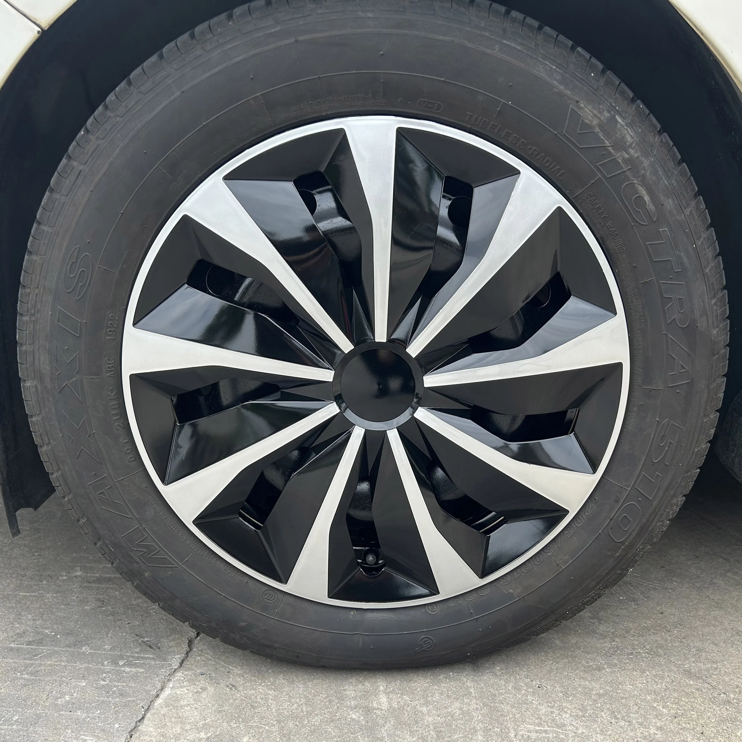 4pcs hub caps suitable for cars with 15-inch iron wheels, made of PP plastic, can be used to decorate the appearance of car whee