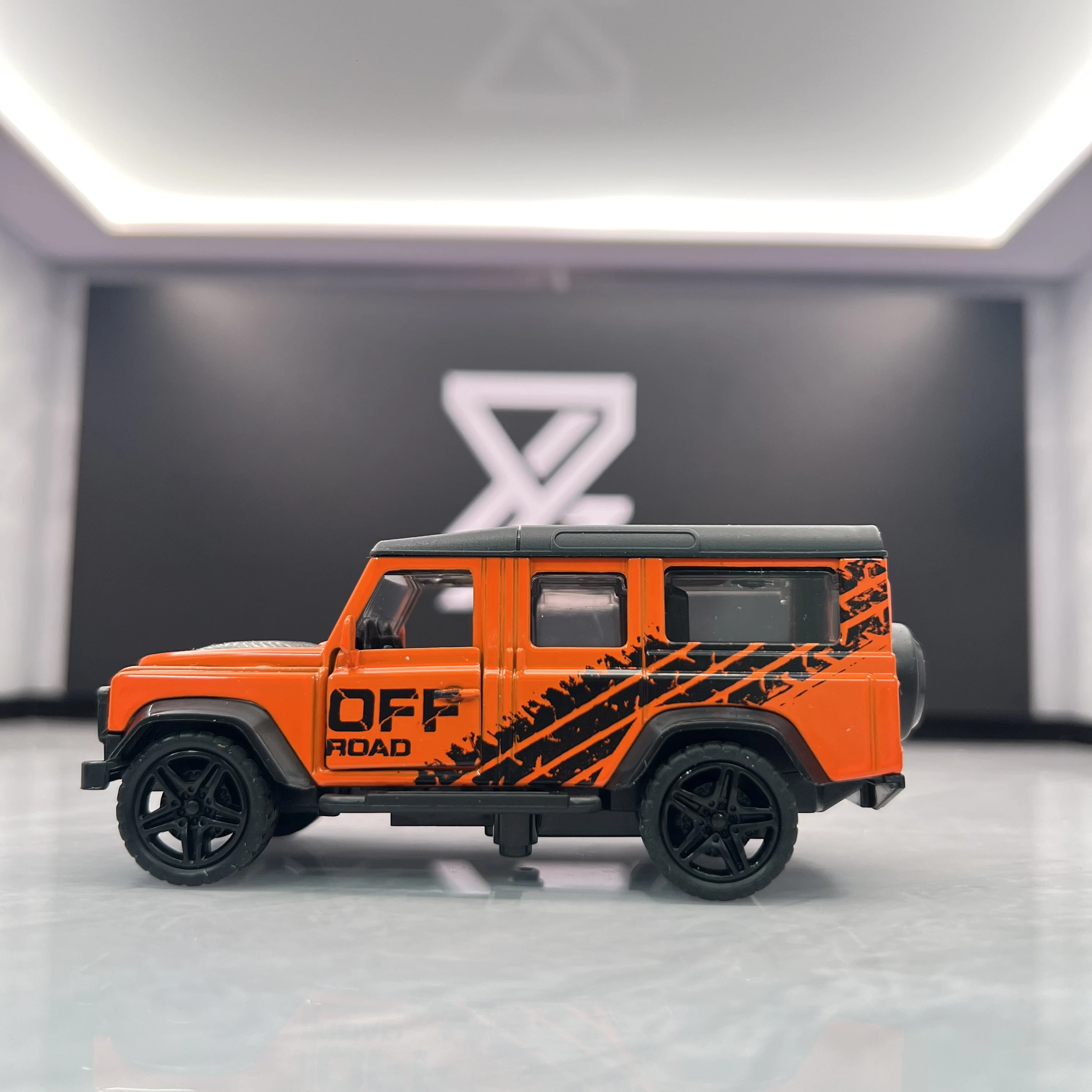 

Simulation 1:43 classic off-road car alloy model, with door opening function, children's toy, alloy die-cast metal body,