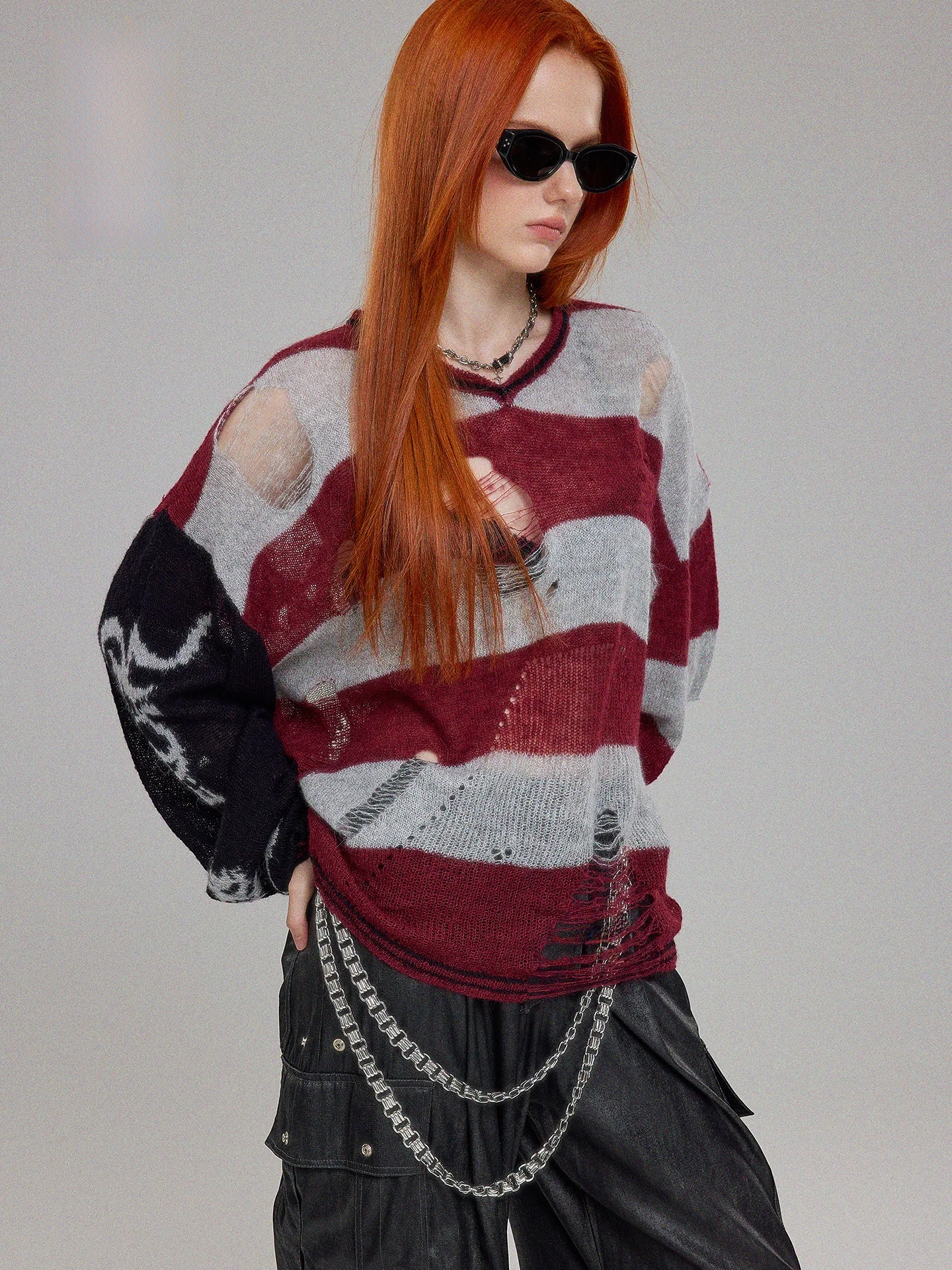 

Оригинальный женский вязаный свитер BAK 2025 New Street Sle, свободный крой, полосатый топ с v-образным вырезом и принтом, дизайн с отверстиями