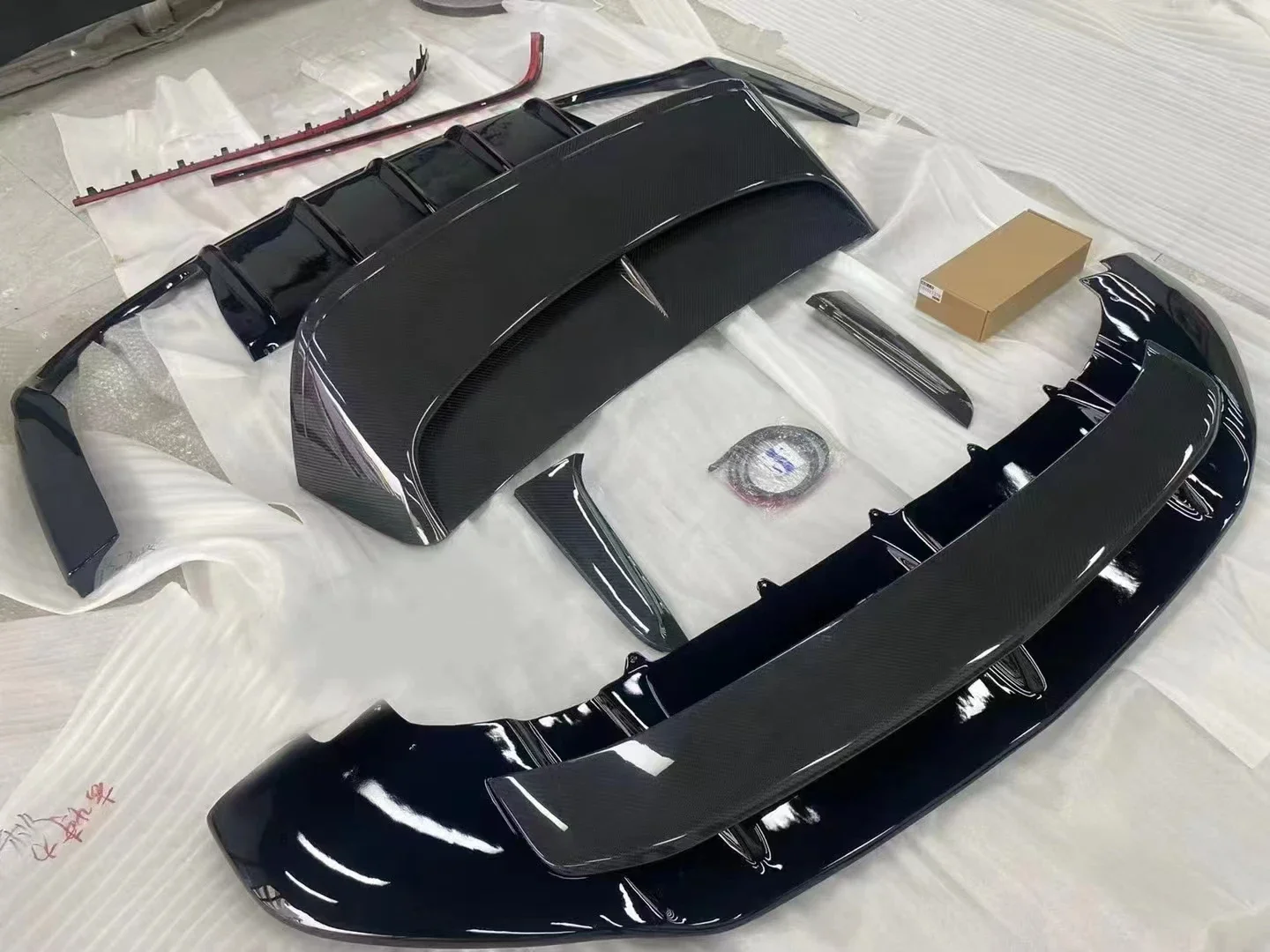 New Style Dry Carbon Material Body Kit For Bentley Bentayga Upgrade SP Style Front Lip Rear Diffuser Top Wing Trim Strip