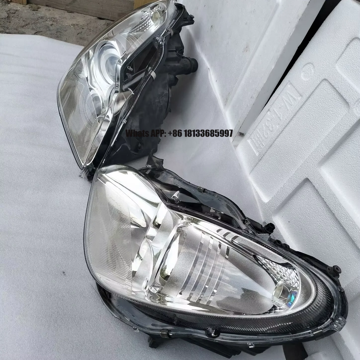 

For Mercedes Benz CLS219 Original Dismantled Headlights, in Good Condition.