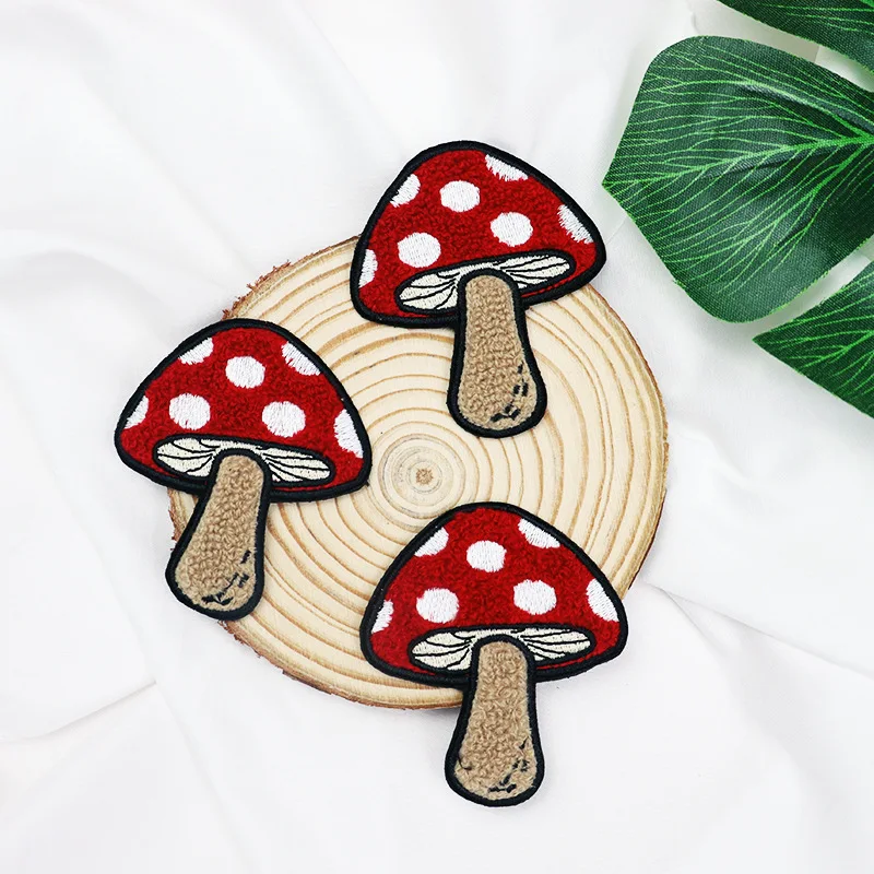 AHYONNIEX 1 pezzo ferro su asciugamano ricamo Patch funghi Parches per bambini abbigliamento Applique Patch vestiti fai da te adesivi carini