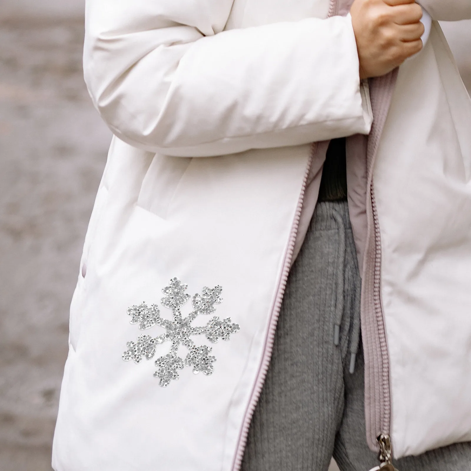 

Rhinestone Iron On Patch 9.5cm Silver Snowflake Shape Decorative Applique for Clothing Hats Dresses Costumes DIY Repairing Patch