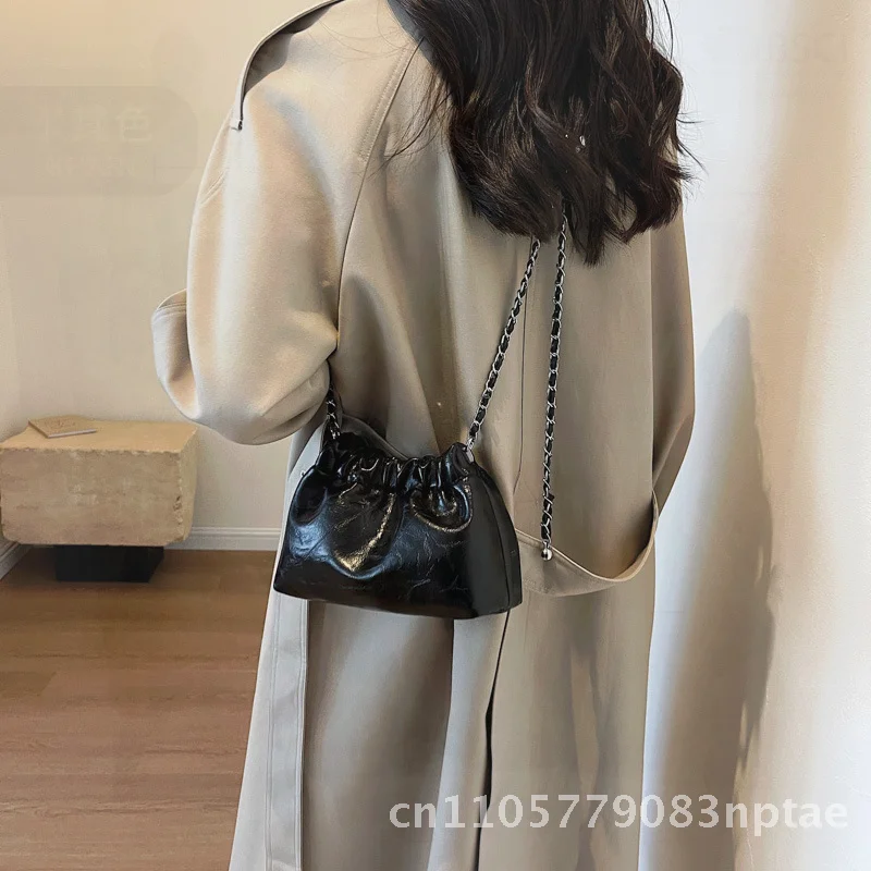 

Women's Korean Style Fashion Chain Bag 2023 Summer New Simple Bucket Bag Trendy Crossbody PU Leather Magnetic Clasp Casual