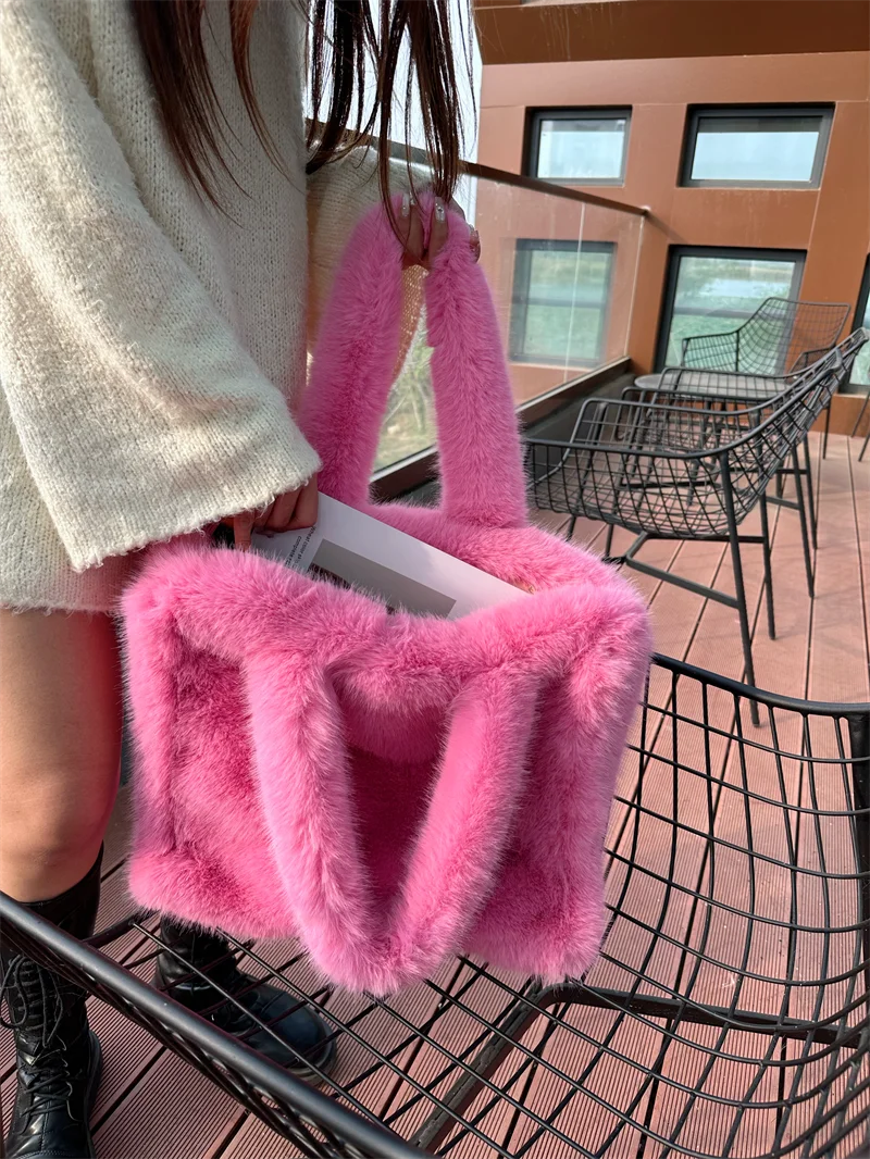 Designer Fluffy Plush Shoulder Bag Warm Faux Mongolian Fur HandBags for Women Brands Large Hobo  Shopper Heart Shaped Purses