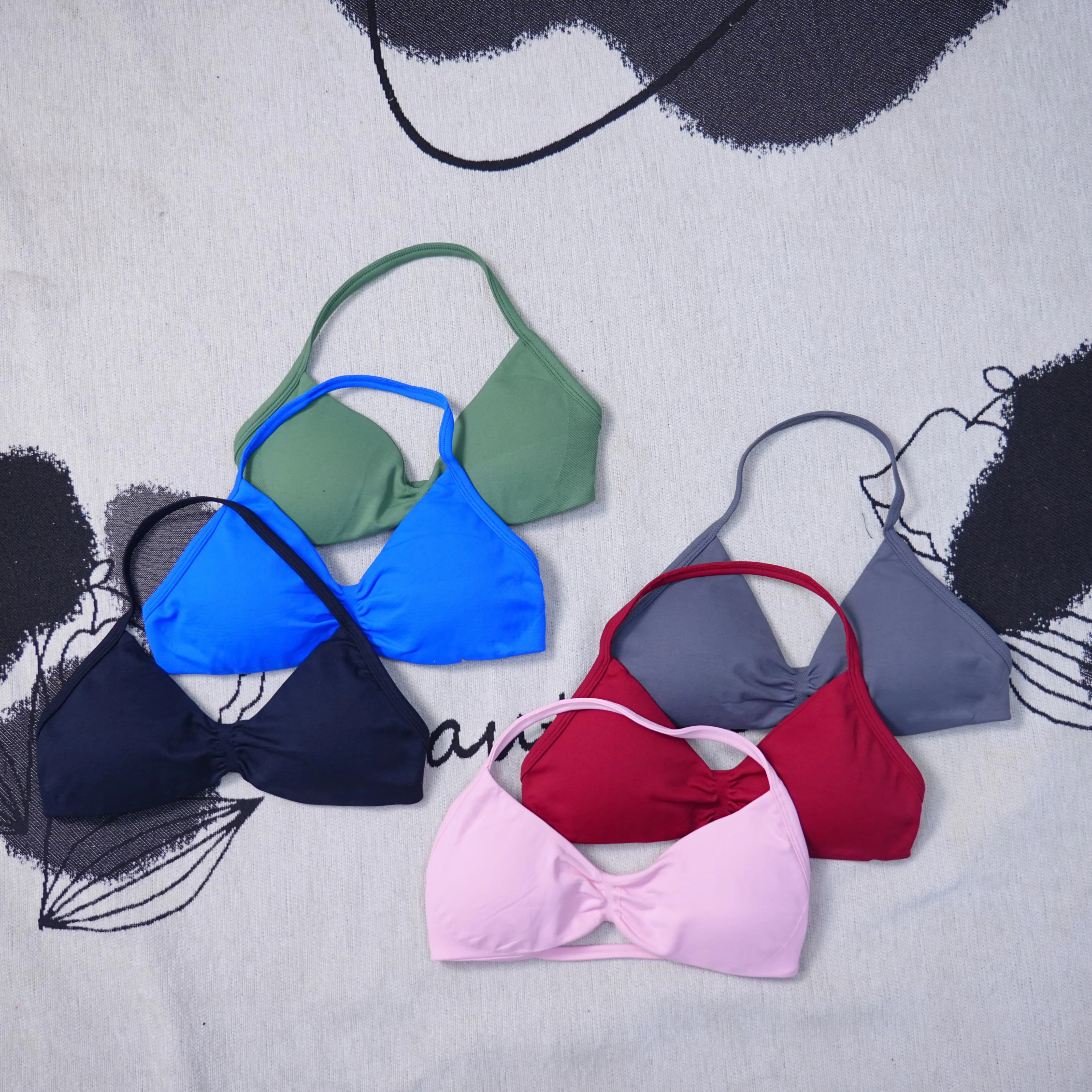 

DF Impact Strappy Sports Bra Women‘s High Stretch Durable Fabric Seamless Yoga Crop Top Breathable Gym Fitness Sports Bra