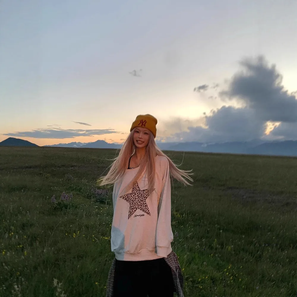 Suéter de mujer 2025, nueva sudadera con hombros descubiertos para mujer, diseño con estampado de estrellas, Top holgado de manga larga dulce y ousado