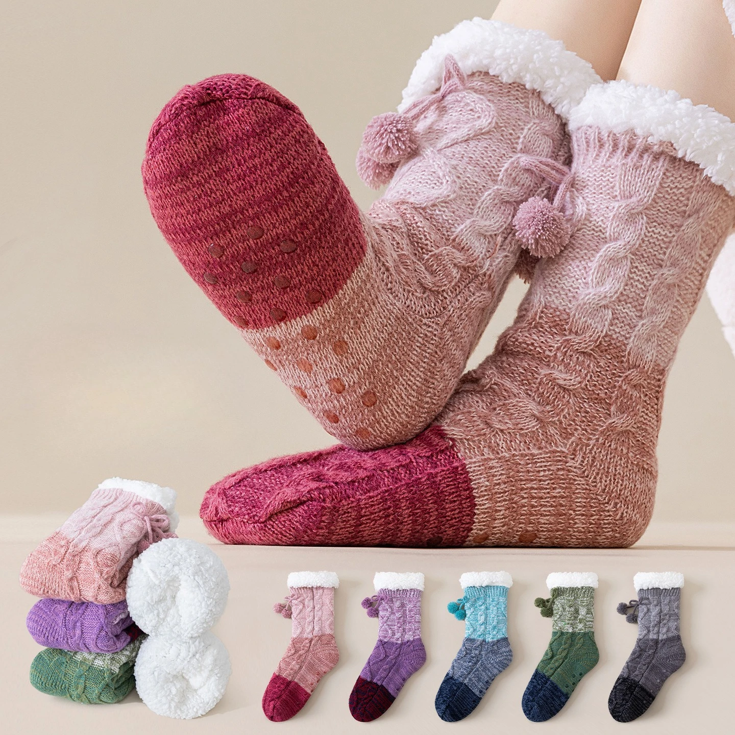 Lammwolle Herbst und Winter verdickte warme mittlere Röhrensocken farblich passende süße Haarball rutschfeste Silikon-Bodensocken
