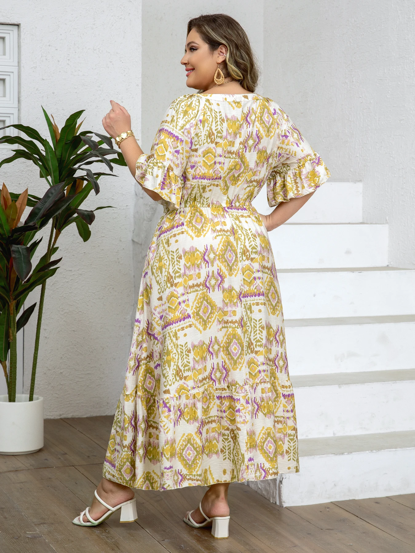 プラスサイズの女性の幾何学模様のプリントネクタイ半袖ドレスボヘミアンスタイルゆったりとした快適な日常着ドレス