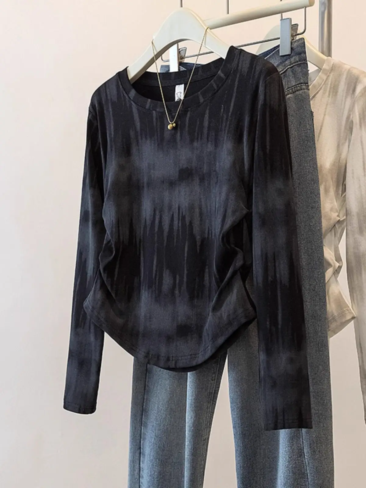 

Chic Long Sve T-irt Women's Spring 2026 Large Size Beautiful Pleated Dyed Top Sli Commute Korean Sle Slim Fit