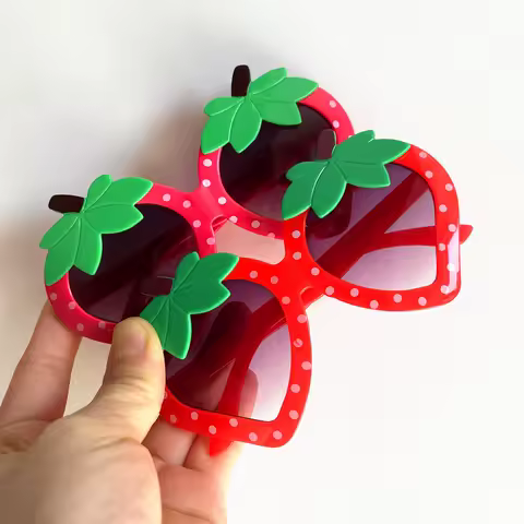 Fashion Cartoon Sun Glasses Kids Cut Anti-UV Spectacles Funny Eyeglasses Simplity Google Children Strawberry Sunglasses