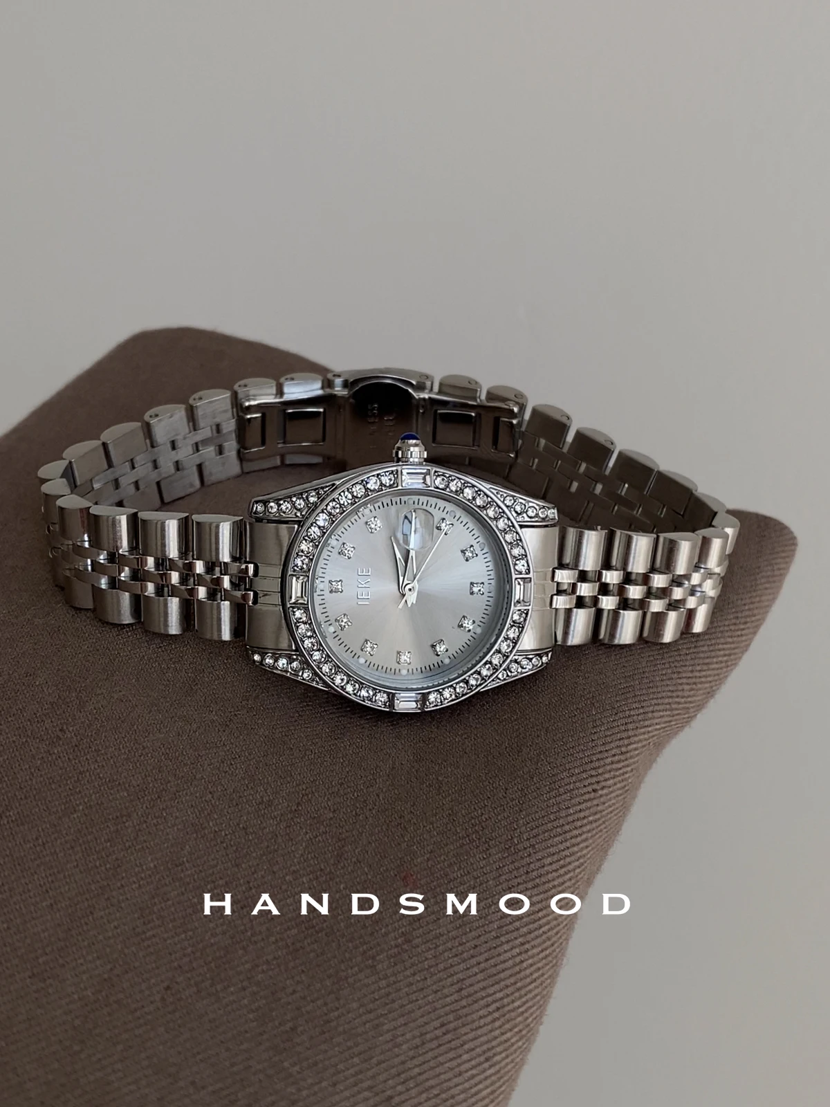 

Elegant women's watch silver gray fashion high-end classic commuter temperament all-match women's watch gift for women