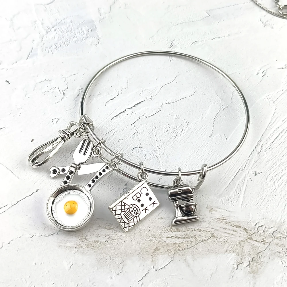 Nueva moda cocina casera llavero sartén para huevos fritos libro de cocinero vajilla llavero pequeño encanto Chef pan pastel fabricante llavero