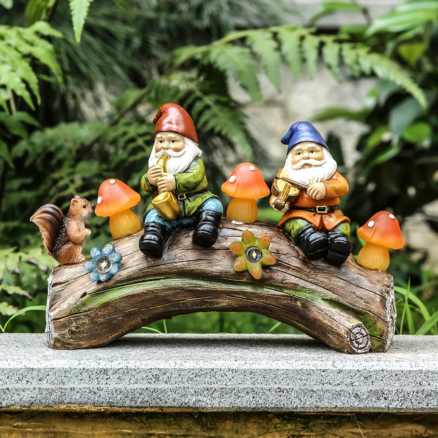 Creative Gnome and Animal Garden Ornament with LED Solar Lights Decoration Resin Squirrel Birds Courtyard Balcony Cartoon Statue