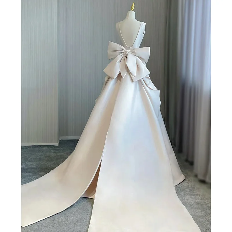 

V-neck satin light wedding dress bride backless bowknot out of the door yarn trailing French princess style socialite reception