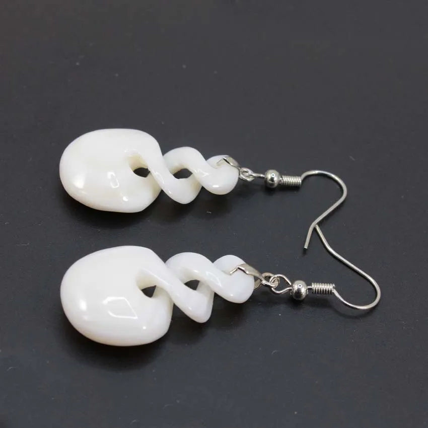 Natural White Shell Spiral Dangle Hook Women Earrings Mother Of Pearl Shell Bell Ringer Eardrop Jewelry Girls Silver Color