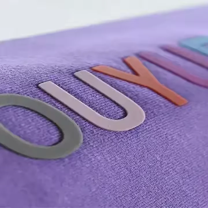 Individueller Siebdruck 3D-Silikon-Heißpress-LOGO-Etiketten Gummi-Patches Aufbügelbare Aufkleber Vinyl-Wärmeübertragungslogo für Kleidung – Detail 4
