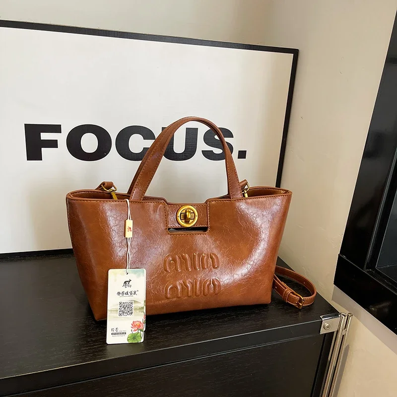 

Stylish Elegant Designer Diaper Bag: Luxury Crossbody Handbag For Women With Unique Vintage Style And Large Capacity Tote